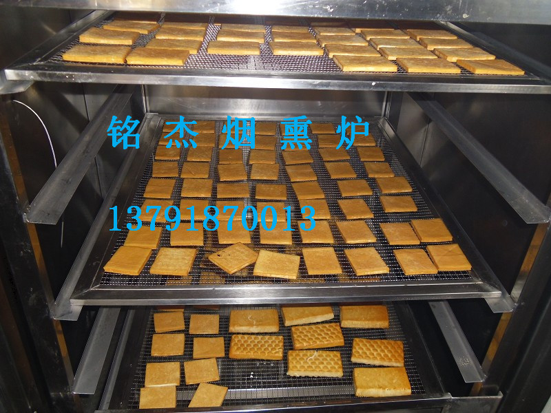 低價供應大型商用煙熏爐 烤豬肉豬蹄煙熏爐 烤雞鴨煙熏爐 上色好