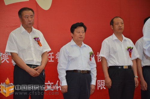 陜西省省委委員、陜西省旅游局黨組書記、局長   董憲民 （左）陜西省旅游局黨組成員、紀(jì)檢組長  王志文（中）陜西省旅游局副巡視員  孟寶明（右）